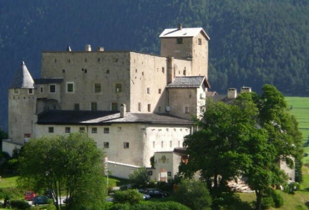 Schloss Naudersberg - Photo2