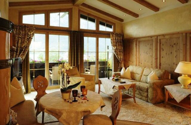 Superior Alpine Wellnesshotel Karwendel - Photo2