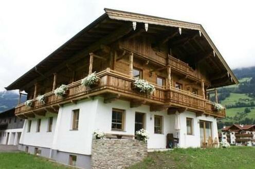Blick Zum Mayrhofen