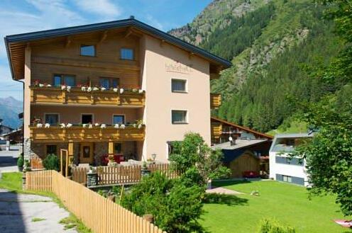 Pension Dorfplatzl Sankt Leonhard im Pitztal - Photo2