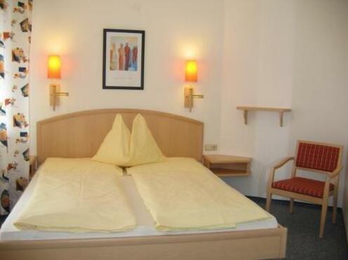 Hotel Pension Sonnenuhr - Photo2