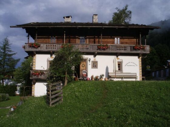 Bauernhof im Wiesengrund