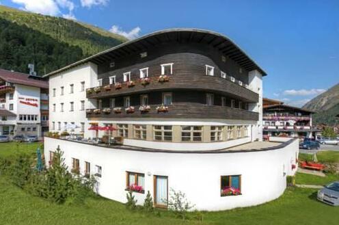 Berghotel-Gasthof Gstrein - Photo2