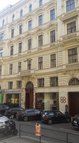 Deluxe Apartment with 3 Rooms - Hegelgasse 17 -