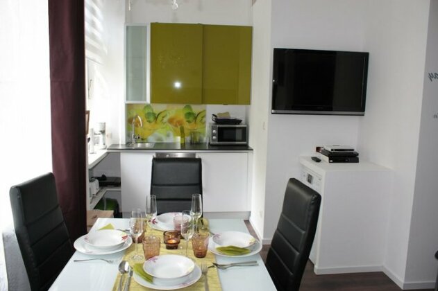 GoVienna Small Modern Apartment - Photo2