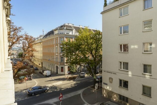 Koppstrasse by welcome2vienna