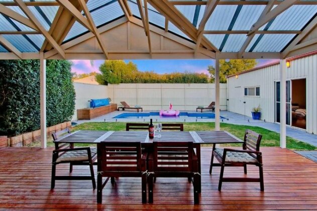 Adelaide 4 Bedroom House with Pool - Photo3