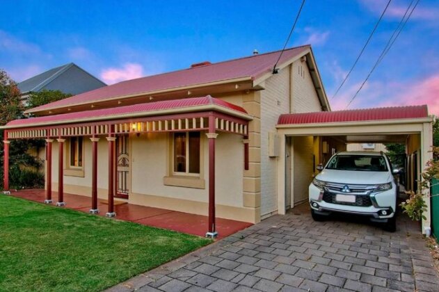 Adelaide 4 Bedroom House with Pool - Photo5