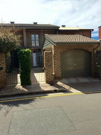 Chic Townhouse in North Adelaide
