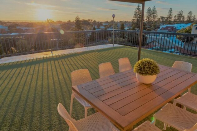 Henley Beach South Amazing Views Huge Private Balcony - Photo2