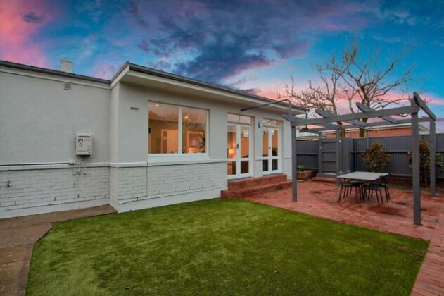 One Bedroom Cottage Close To Adelaide CBD