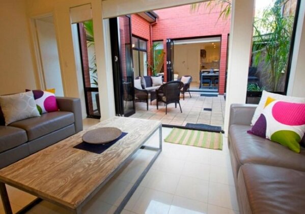 The Terrace- Beautiful home in quiet street - Photo4