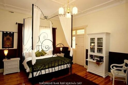 The Vintage Bed & Breakfast - Photo3