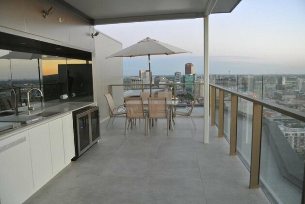 VUE Penthouse on King William - Photo2