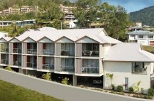 Airlie Central Apartments - Photo2
