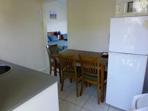 Airlie Court Holiday Units - Photo2