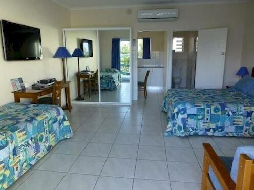 Airlie Court Holiday Units - Photo4