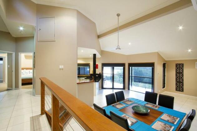 Larimar on Turtle Bay Holiday Home - Cannonvale - Photo4