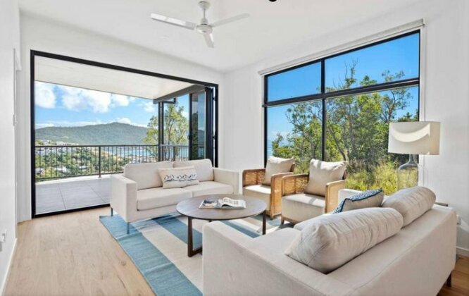 Seaviews Pool BBQ Luxury home in Airlie Beach Central - Photo2