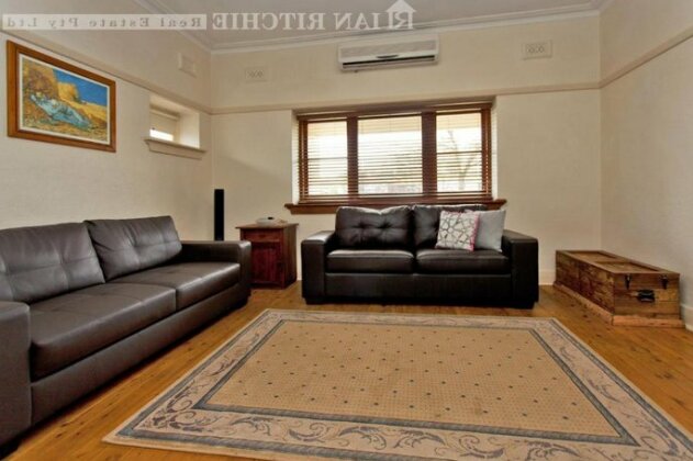 Red Brick Beauty - Central Cottage - Photo4
