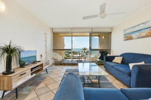 2 Bedroom Top Floor Unit - Ocean Views And Pool - Photo2