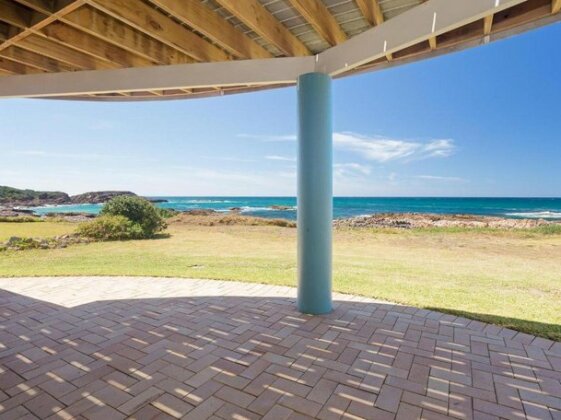 The Whale Watcher' 1/6 Birubi Lane - waterfront unit with stunning views level access - Photo2