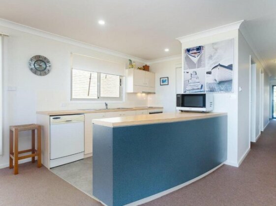 The Whale Watcher' 1/6 Birubi Lane - waterfront unit with stunning views level access - Photo4