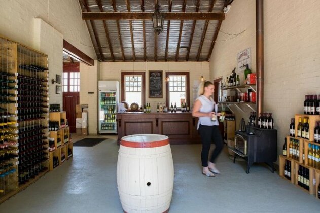 Petersons Armidale Winery and Guesthouse - Photo3