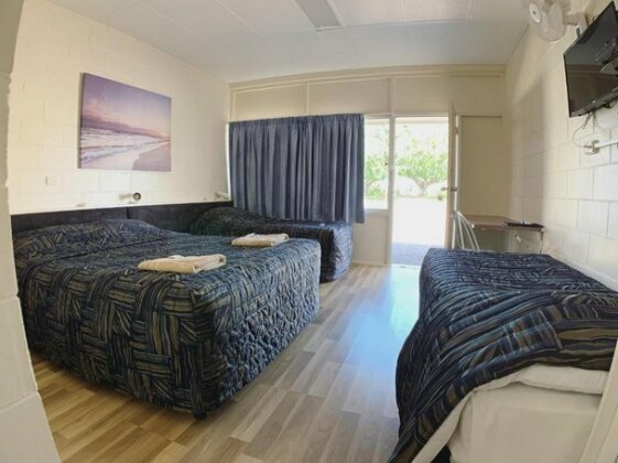 Tropical City Motor Inn - Photo2