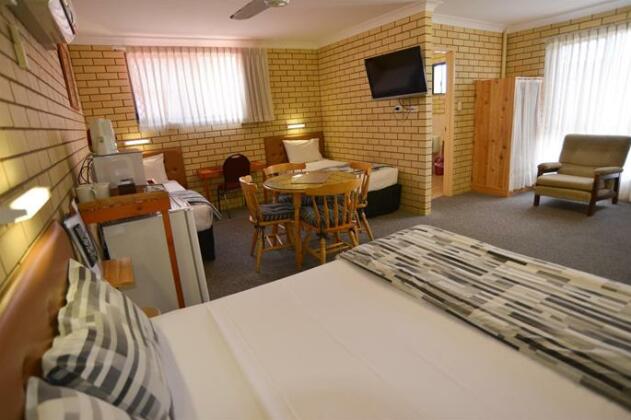 Coast Inn Motel - Photo4