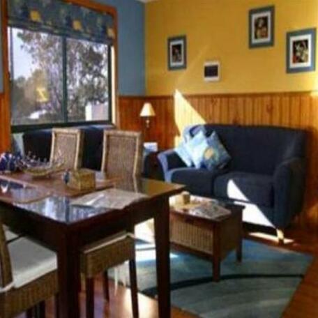 Bicheno's Gallery and Apartments - Photo3