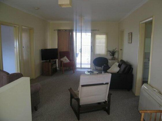 Burgess Street - Photo3