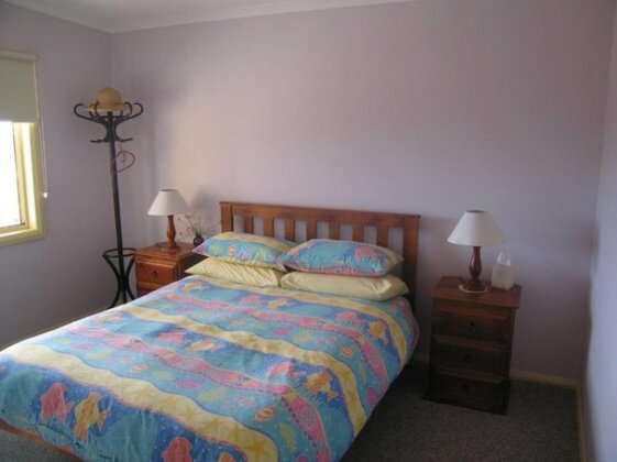Burgess Street - Photo4