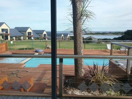 Diamond Island Resort & Bicheno Penguin Show - Photo4