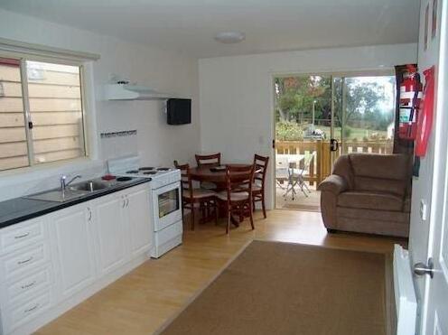 Wintersun Gardens Motel - Photo3