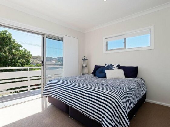 'seahaven' 2 Richardson Ave - Large Home With Aircon Smart Tv Wifi Netflix & Boat Parking - Photo5