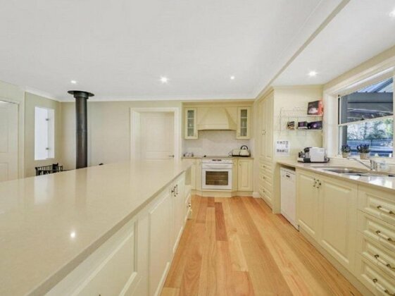 Camelot - superbly proportioned and ideally located - Photo2