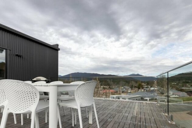 Balcony to Bogong - modern house ten minute stroll to town - Photo5