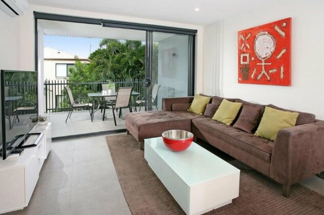 Back of the Block Bulimba - Executive 3BR Bulimba apartment with leafy outlook - Photo2