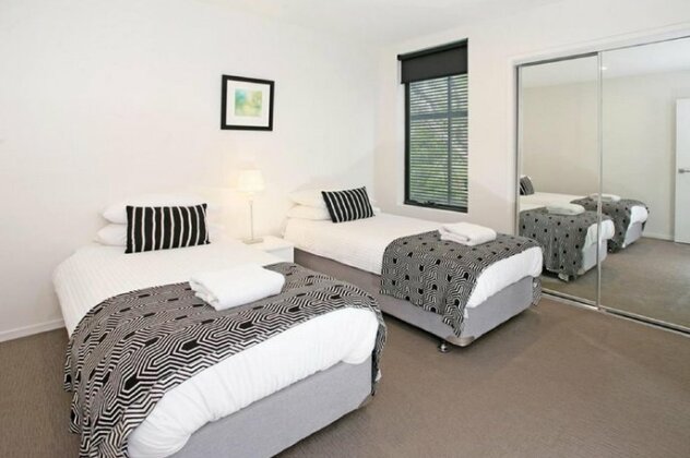 Back of the Block Bulimba - Executive 3BR Bulimba apartment with leafy outlook - Photo3