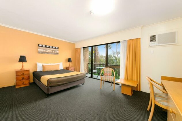 Mt Ommaney Hotel Apartments - Photo4