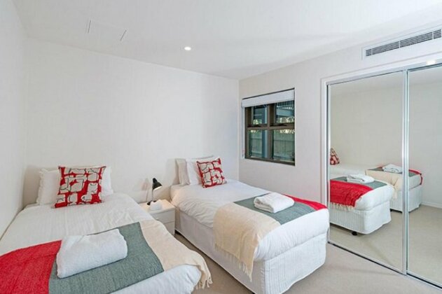 The Princess Bride - Executive 3BR Bulimba Apartment with Balcony in Central Location - Photo3