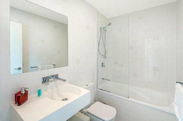The Princess Bride - Executive 3BR Bulimba Apartment with Balcony in Central Location - Photo4