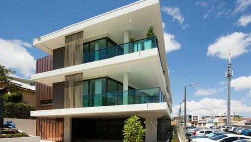 The Princess Bride - Executive 3BR Bulimba Apartment with Balcony in Central Location