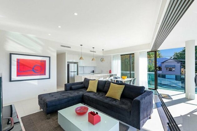 The Princess of Bulimba - Executive 3BR Bulimba Apartment with Large Balcony Next to Oxford St