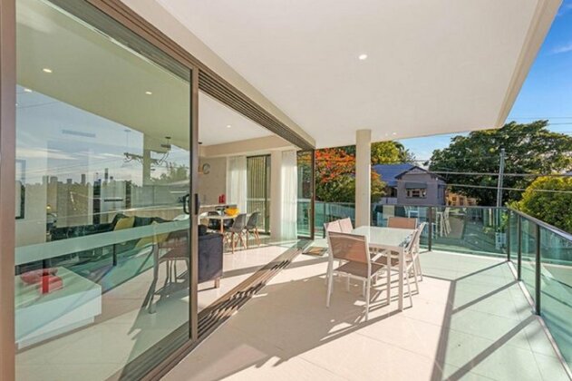 The Princess of Bulimba - Executive 3BR Bulimba Apartment with Large Balcony Next to Oxford St - Photo3