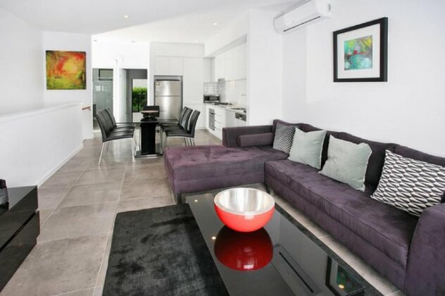 Views from Red Hill - Modern and Spacious Split-Level Executive 3BR Red Hill Apartment Close to CBD - Photo2