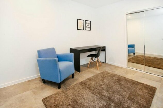 Views from Red Hill - Modern and Spacious Split-Level Executive 3BR Red Hill Apartment Close to CBD - Photo4