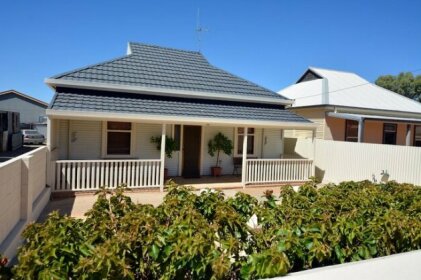 Emaroo Cottages Broken Hill