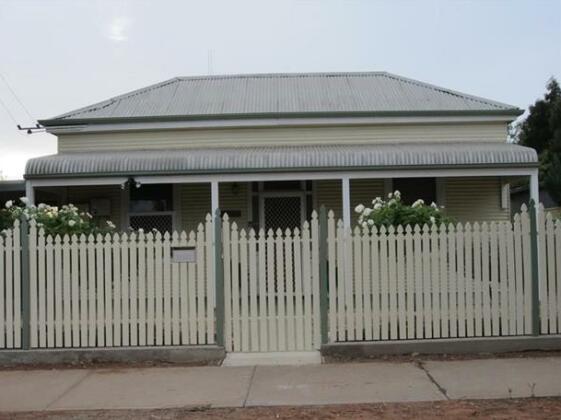 Maeville Cottage - Photo2